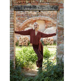 Wikkelvest met strikcentuur Wrap it Up gemaakt van Lang Yarns Wooladdicts Bliss