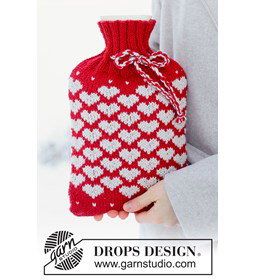 kruikhoes met Noors hartjespatroon gemaakt van Drops Merino extra fine