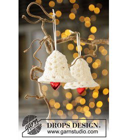 Kerstbellen hangers gemaakt van Drops Safran