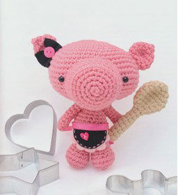 Varkentje gemaakt van lint, band, franje, strikjes, bloemen