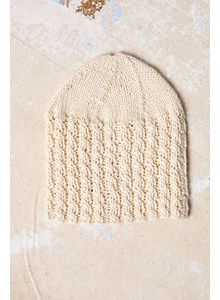 Babymutsje met kabelpatroon