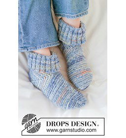 Warme gebreide sloffen met unieke domino-techniek gemaakt van DROPS Fiesta