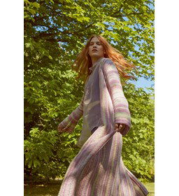 Lang vest met wijd uitlopende mouwen gemaakt van Rondbreinaald nr 3 - 3,25