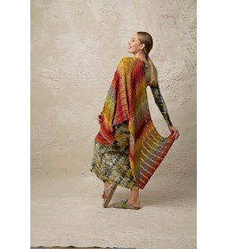 Brede en lange omslagdoek gemaakt van Lang Yarns Paradise