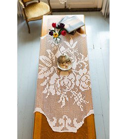 Tafelkleed met rozenpatroon gemaakt van Lang Yarns Marisa en Marisa Color