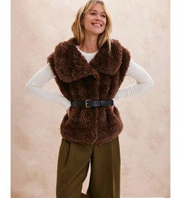 Bodywarmer met brede kraag gemaakt van knopen