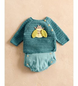 babytruitje met bij gemaakt van knopen