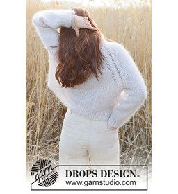 Damestrui met fraai stekenpatroon langs raglanmouw gemaakt van Drops Kid Silk