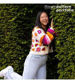Damesvest Petal Patch Cardigan gemaakt van Scheepjes Colour Crafter