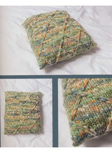 Kussen met geometrisch kabelpatroon