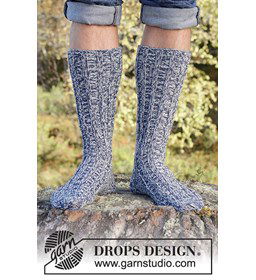 Hoge herensokken gemaakt van Drops Fabel