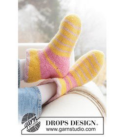 gestreepte sloffen gevilte wol gemaakt van Drops Snow - Eskimo