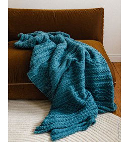 Woondeken met verschillende kabelpatronen gemaakt van Lana Grossa Alta Moda Cashmere 16