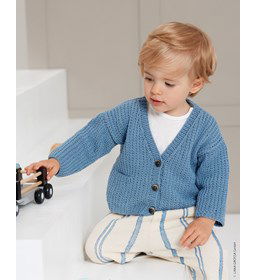 Kindervest met knoopsluiting gemaakt van Lana Grossa Elastico