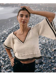 Truitje met korte wijd uitlopende mouwen