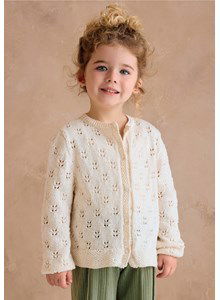 Breipatroon meisjesvest in ajourpatroon gemaakt van Phildar Phil Soft Cotton