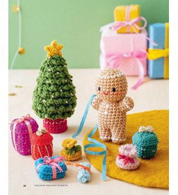 Peperkoekmannetje, kerstboom en cadeautjes gemaakt van lint, band, franje, strikjes, bloemen