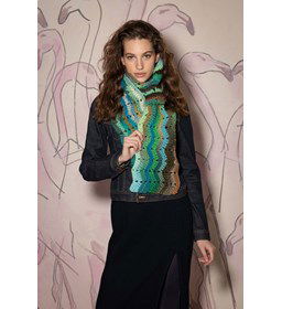 Sjaal in zigzag patroon gemaakt van Lang Yarns Cloud