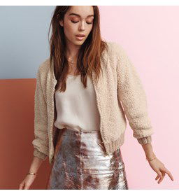 Kort damesvest gemaakt van Phildar Phil Looping