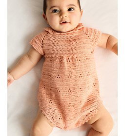 speelpakje met boogjes kraag gemaakt van knopen