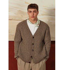 Herenvest met fijn kabelpatroon gemaakt van knopen