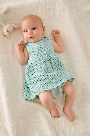 mouwloos baby jurkje met waaierpatroon