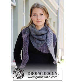 Gebreide omslagdoek gemaakt van Drops Kid Silk