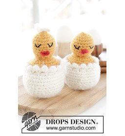 Vrolijk paasei-Kuiken gemaakt van Drops Air