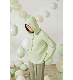 Damestrui met capuchon gemaakt van Looms en punnikklosjes