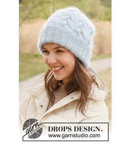 Damesmuts met kabelpatroon gemaakt van Drops Merino extra fine