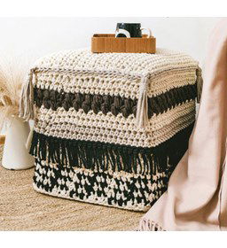 Poef Cocco gemaakt van Boeken DMC