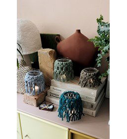 Theelichthoesjes gemaakt van Lana Grossa The Tube