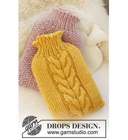 Gebreide hoes voor een warmwater fles of kruik van Eskimo. gemaakt van Drops Snow - Eskimo