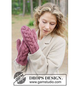 Warme gebreide wanten met kabelpatroon gemaakt van Handwerk accesoires