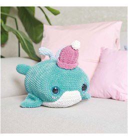knuffel walvis met muts gemaakt van Boeken Rico