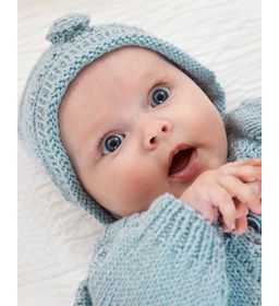 Mutsje met roset gemaakt van Lana Grossa Alta Moda Cotolana en Cotalana Print