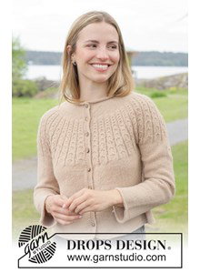 damesvest Maple Cream met kabelpatroon in ronde pas