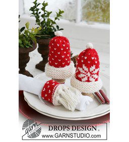 gebreide eierwarmers en servetring  gemaakt van Drops Karisma