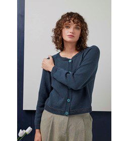 Damesvest Esme met raglanmouwen en knoopsluiting gemaakt van Lang Yarns Lame Soft