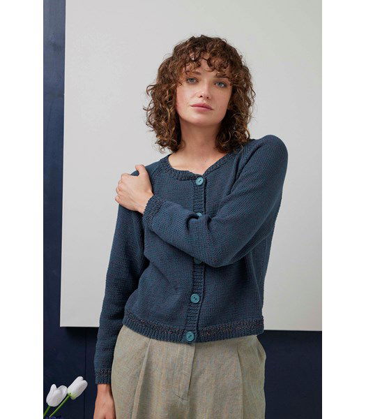 Breipatroon Damesvest Esme met raglanmouwen en knoopsluiting