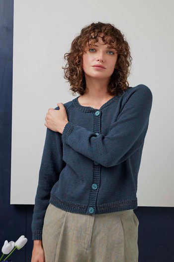 Damesvest Esme met raglanmouwen en knoopsluiting