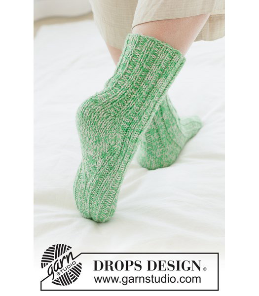 Breipatroon Gebreide sokken met ruitvormige hiel in DROPS Fabel