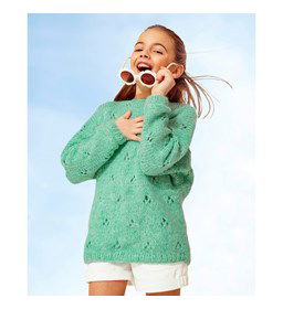 Meisjes trui met gaatjespatroon in driehoek gemaakt van Breinaalden