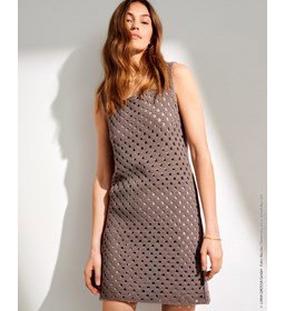 Korte damesjurk met vierkante hals gemaakt van Lana Grossa Elastico