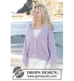 Damesvest in kabel- en ajourpatroon gemaakt van Drops Kid Silk