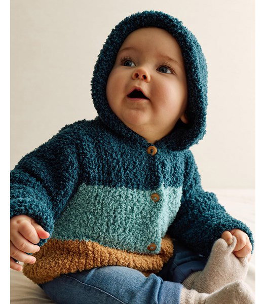 Breipatroon babyjasje met capuchon