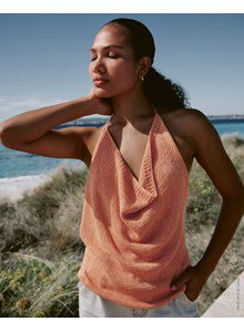 Breipatroon damestop met watervalhals gemaakt van Lana Grossa Solo Lino