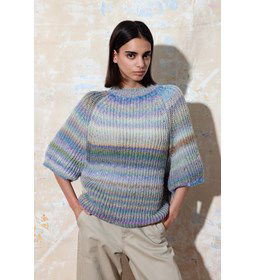 Wijde trui met driekwart mouwen gemaakt van Lang Yarns Magnolia