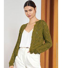 Kort damesvest met knoopsluiting gemaakt van knopen