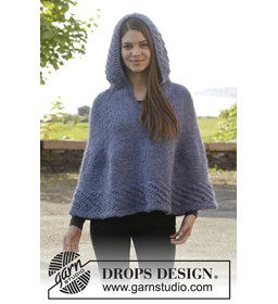 Gebreide poncho met capuchon en split van Eskimo. Maat S-XXXL